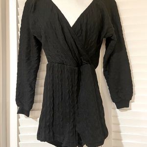 3/$10 🆕 Boutique Black V-Neck Wrap Sweater Romper